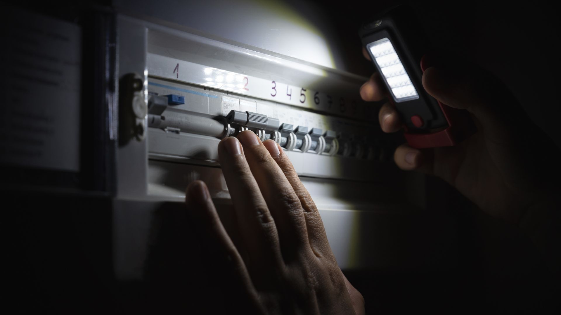How Long Will a Standby Generator Run During a PG&E Power Outage?